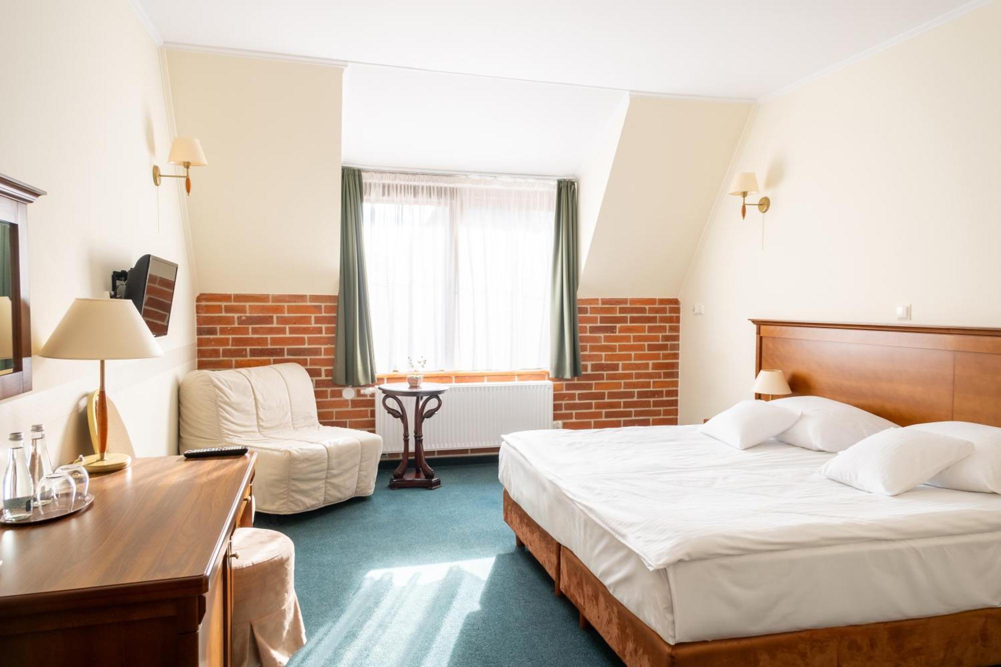 Hotel Szymbark Ngoại thất bức ảnh