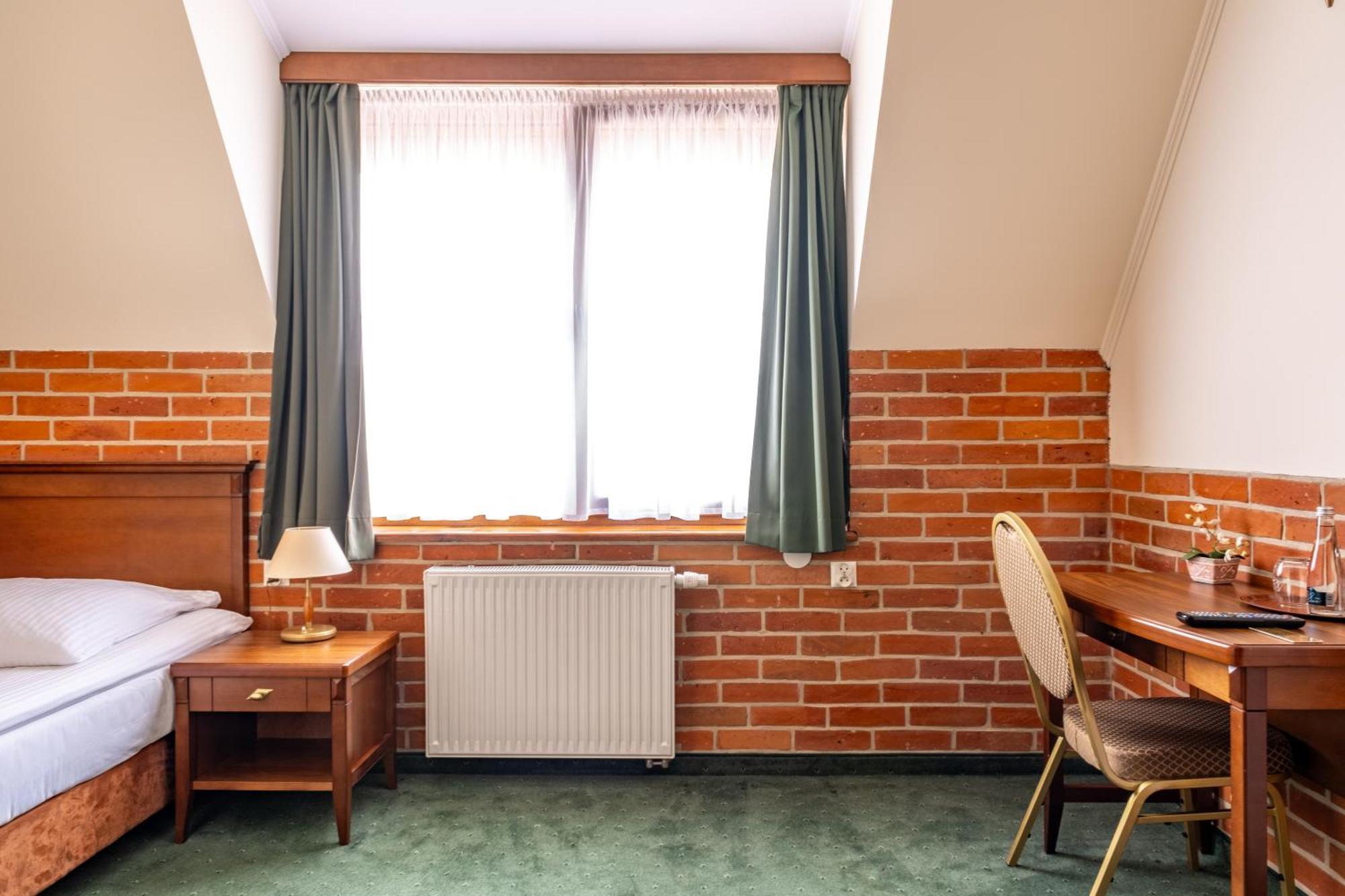 Hotel Szymbark Ngoại thất bức ảnh